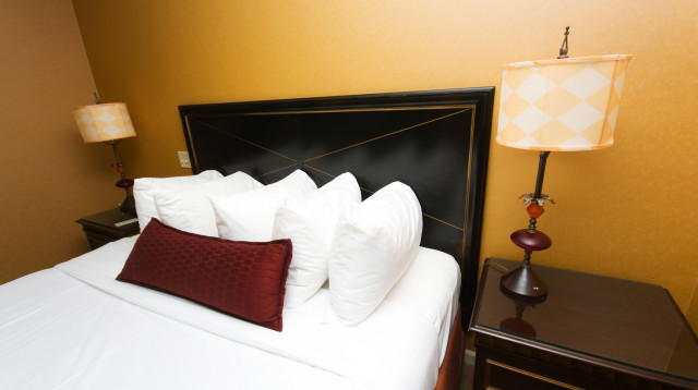 הלך לישון והתעורר עם כאב עז באיבר המין (צילום: אינג'אימג')