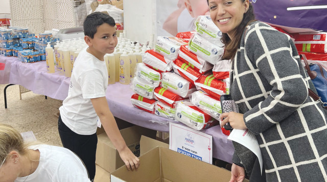 אירוע אריזת תרומות "תינוקות של החיים" (צילום: תינוקות של החיים)