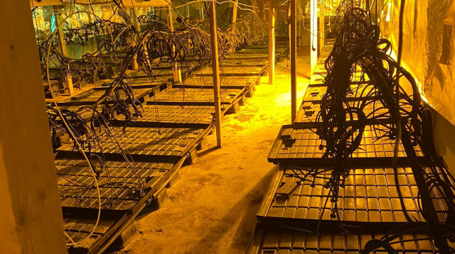 דירת המסתור במודיעין עילית. סמים במשקל 52 ק"ג (צילום: דוברות המשטרה)