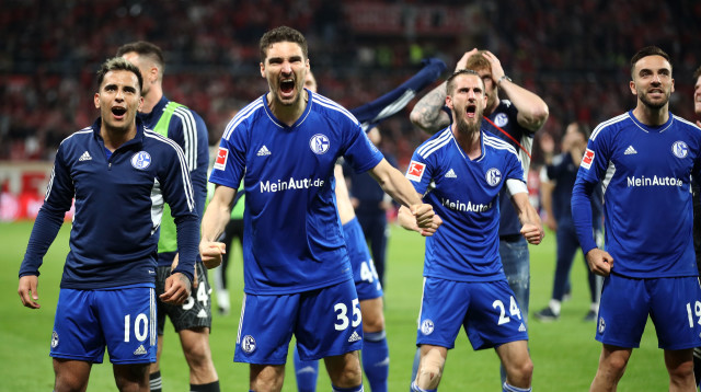 שחקני שאלקה חוגגים (צילום: GettyImages, Alex Grimm)