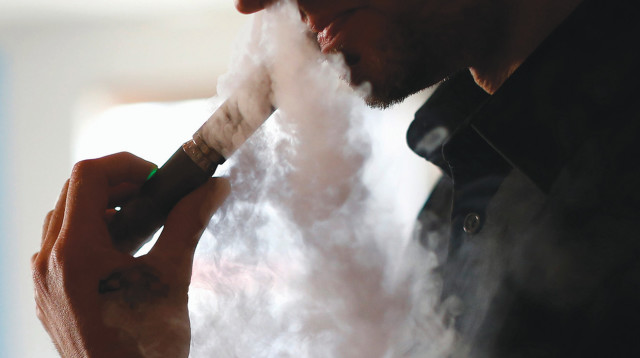 סיגריה אלקטרונית (צילום: רויטרס)