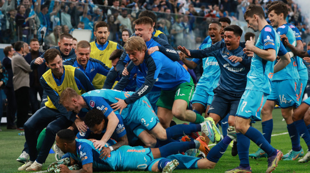 שחקני זניט סנט פטרסבורג חוגגים (צילום: רויטרס)