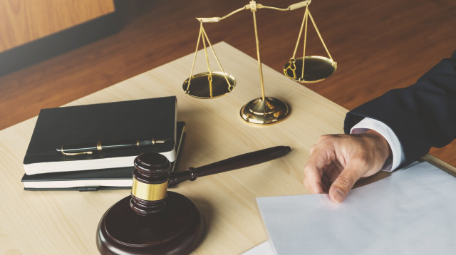 עורך דין (צילום: אינג אימג')