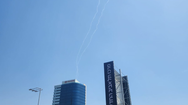 ירי רקטות לגוש דן במבצע "מגן וחץ" (צילום: יואל מילר)