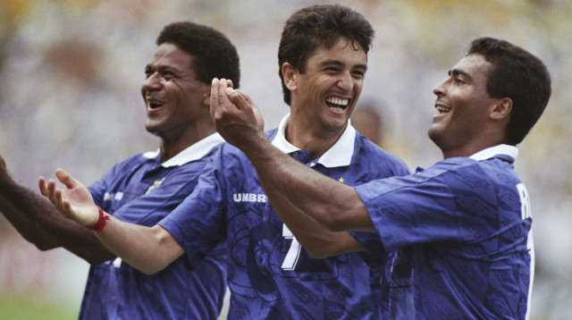 רגע אושר טהור. בבטו ורומאריו, בימים אחרים (צילום: GettyImages, Chris Cole/Allsport)