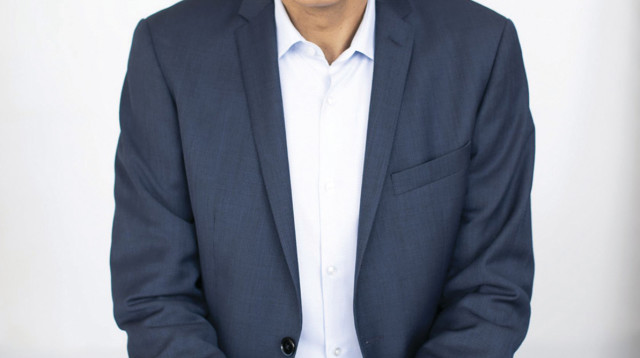 המועמד הבולט - ירון גינדי נשיא לשכת יועצי המס (צילום: Q Elite Beauty)