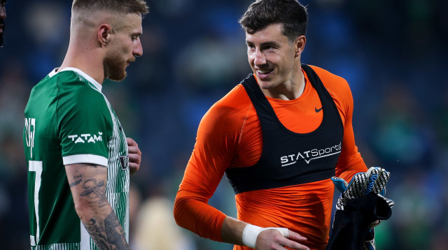 ג'וש כהן עם פייר קורנו (צילום: מאור אלקסלסי)