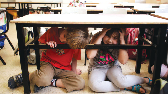 תרגיל התגוננות בבית ספר יסודי (צילום: אורי לנץ, פלאש 90)