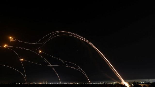 שיגור כיפת ברזל (צילום: REUTERS/Ronen Zvulun)