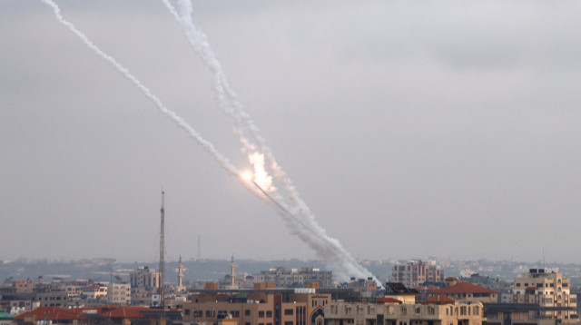 שיגור רקטות מעזה (צילום: רויטרס)