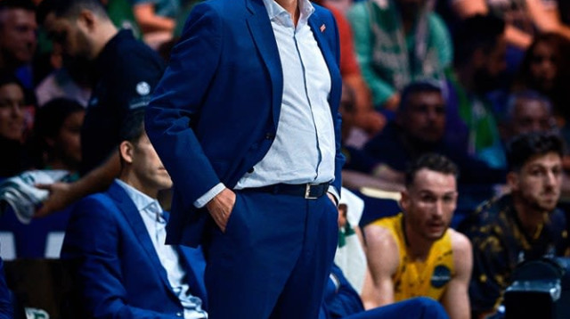 מתוסכל. וידורטה (צילום: אתר רשמי, אתר FIBA)