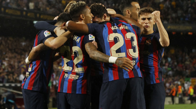 טיול בפארק. שחקני ברצלונה חוגגים (צילום: רויטרס)