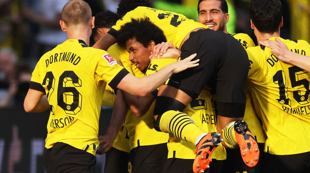 הנקמה בגלדבאך הושלמה. האלר ושחקני דורטמונד (צילום: רויטרס)