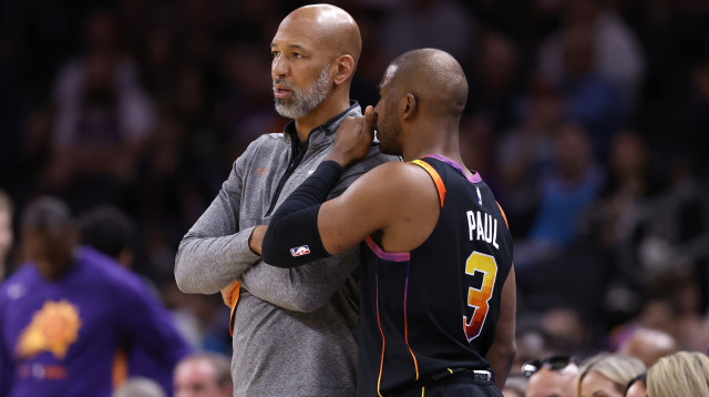 ניצחון דרמטי על ענבר. פול ומאמנו וויליאמס (צילום: GettyImages, Chris Coduto)