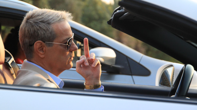 אקי אבני, "כולם מחכים רק לי" (צילום: באדיבות סרטי יונייטד קינג,ולדימיר ביחובסקי)