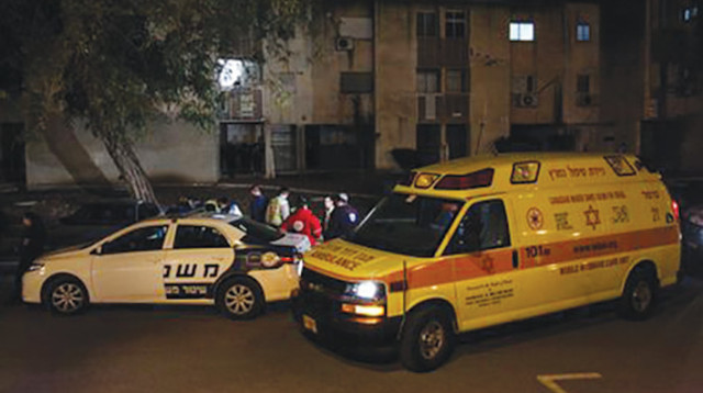 אמבולנס וניידת משטרה (צילום: פלאש 90)