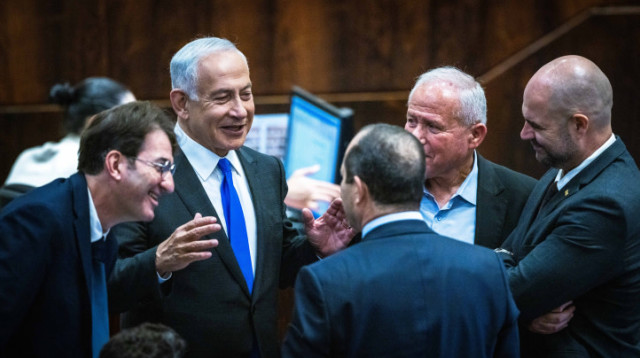 בנימין נתניהו וחברי סיעת הליכוד בכנסת (צילום: אוליבייה פיטוסי פלאש 90 )