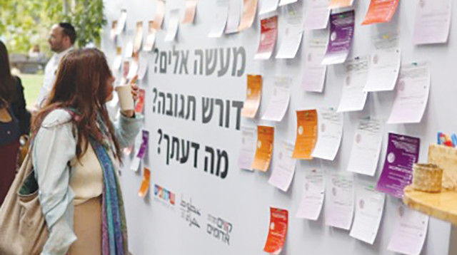 פעילות המיזם "קווים אדומים" בשטח  (צילום: קווים אדומים)