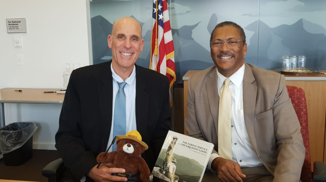 גלעד אוסטרובסקי (משמאל) ורנדי מור (צילום: באדיבות קק"ל)