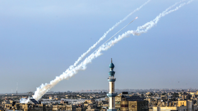 רקטה משוגרת מעזה  (צילום: עבד רחים כתיב, פלאש 90)