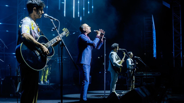 הדורבנים בהופעה בקיסריה (צילום: גיא סידי)