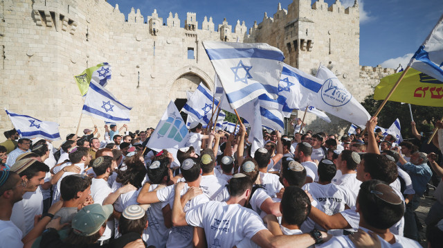 מצעד הדגלים (צילום: יונתן זינדל, פלאש 90)