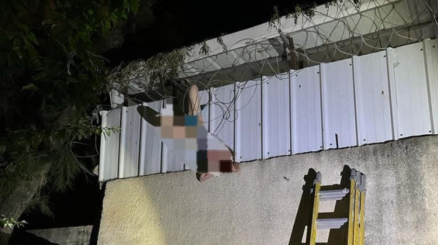 חילוץ מניסיון התאבדות בחיפה (צילום: דוברות כיבוי והצלה)