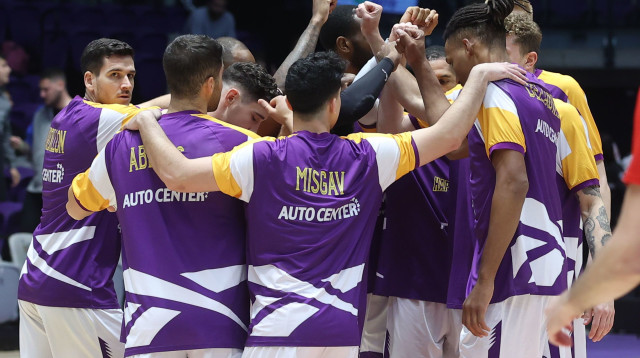 שחקני הפועל חולון (צילום: דני מרון)