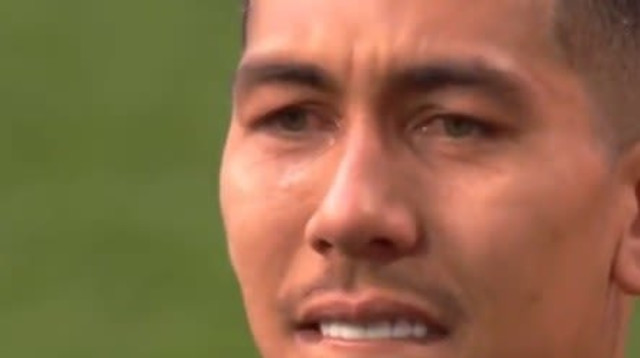 שחקן ליברפול רוברטו פירמינו בוכה במשחק הפרידה שלו לעיני הקהל באצטדיון אנפילד (צילום: צילום מסך, ספורט1)