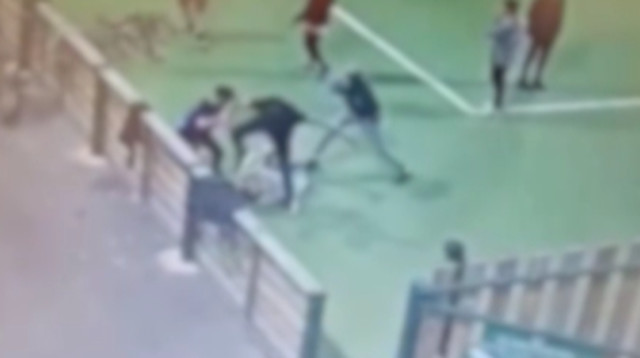 התקיפה האלימה במגרש הכדורגל ביבניאל (צילום: דוברות המשטרה)