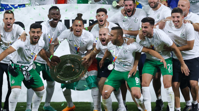 אליפות מרשימה. שחקני מכבי חיפה חוגגים (צילום: דני מרון)