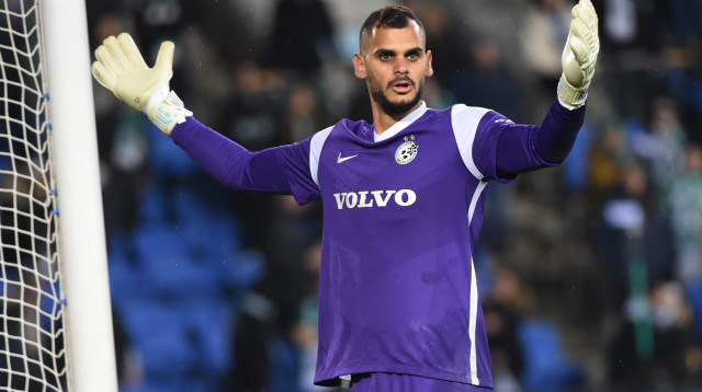 סוחט מחמאות. משפתי (צילום: ברני ארדוב)