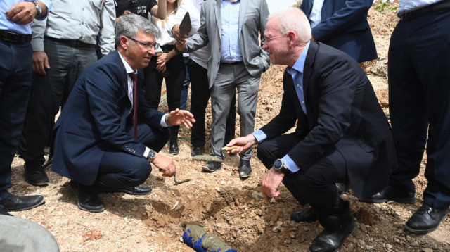 טקס הנחת אבן פינה ברמלה לכבוד הבקום החדש (צילום:  אריאל חרמוני, משרד הביטחון)