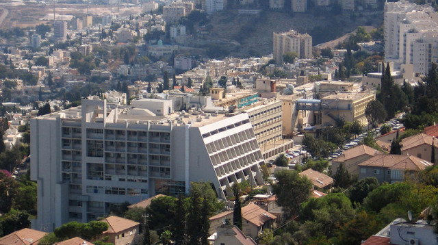 המרכז הרפואי בני ציון בחיפה (צילום: AlexJilitsky, CC BY-SA 3.0)