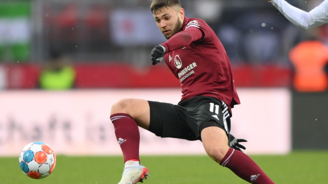 אריק שוראנוב במדי נירנברג (צילום: GettyImages, Sebastian Widmann)