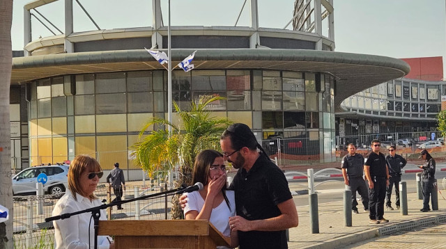 חנוכת כיכר לזכר הנרצחים בפיגוע בבאר שבע (צילום: ארנולד נטייב)