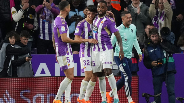 שחקני ויאדוליד חוגגים (צילום: GettyImages)