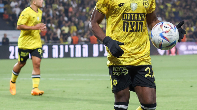 פטריק טוומאסי, שחקן מכבי נתניה (צילום: מאור אלקסלסי)