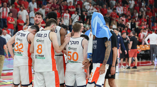 שחקני עירוני נס ציונה (צילום: לירון מולדובן)