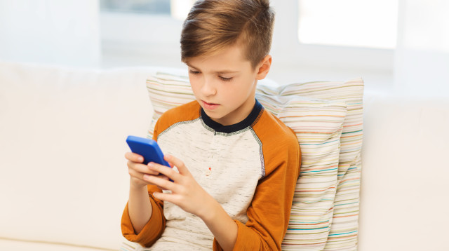 שימוש ברשתות חברתיות (אילוסטרציה) (צילום: אינג'אימג')