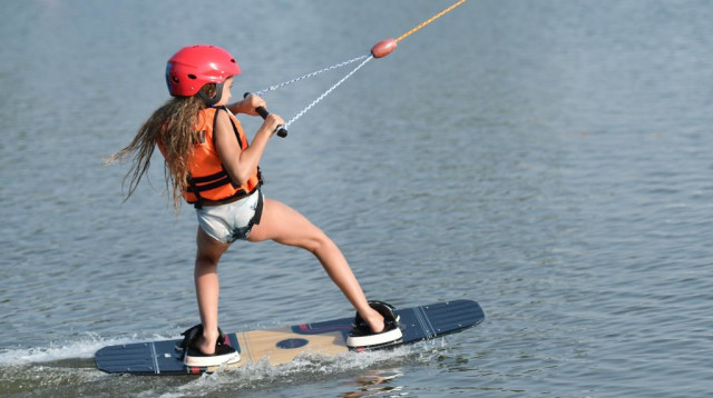 סקי המים LAKE TLV (צילום: ערן שרעבי)