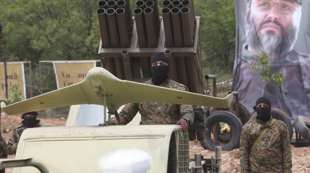 מפגן כח של חיזבאללה בלבנון  (צילום: רויטרס)