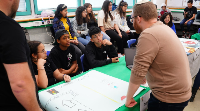 העבודה על הפיתוחים במסגרת המיזם (צילום: עמותת אור ירוק)