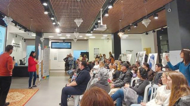 אירוע קהילת האמנים בקרית גת  (צילום: תכנית "מקומי")