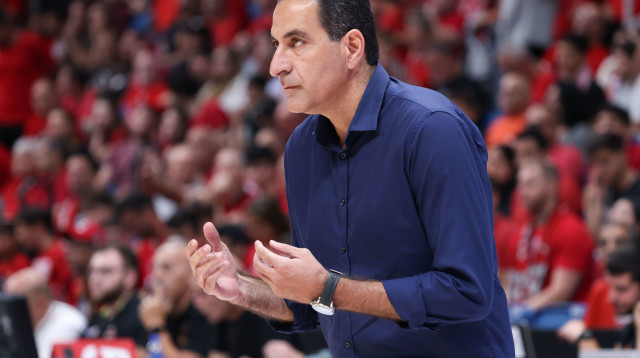 מאמן בני הרצליה אורן אהרוני (צילום: דני מרון)