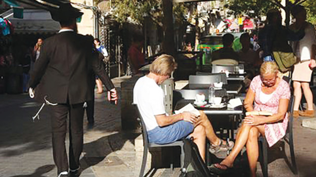 חילונים וחרדים בירושלים (צילום: מרק ישראל סלם)