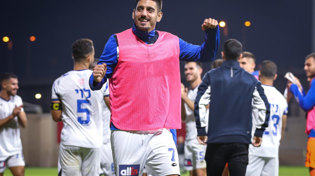 הפועל פתח תקוה בפסגה. שמש (צילום: מאור אלקסלסי)