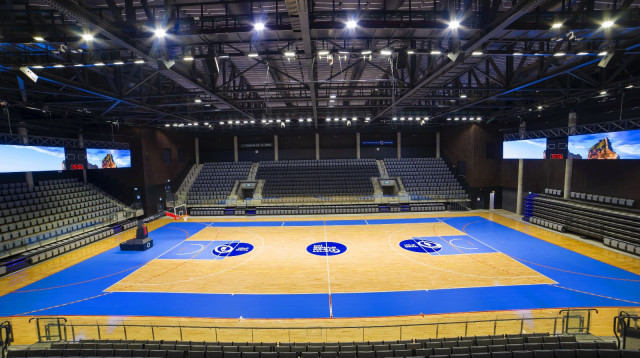 הדייויס מגיע להיכל בחדרה (צילום: אתר רשמי, שלום ענסי)