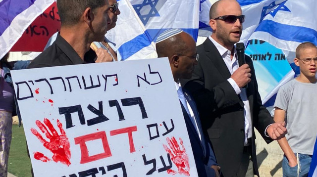 הפגנת משפחת תמם, כלא מעשיהו  (צילום: אבשלום ששוני)