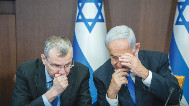 בנימין נתניהו, יריב לוין (צילום: יונתן זינדל, פלאש 90)